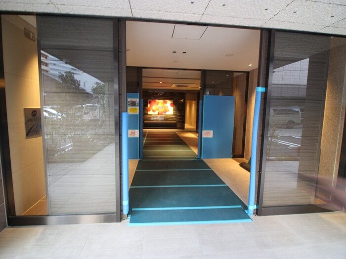 物件外観写真2　(エントランス部分)