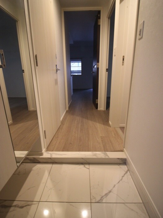 物件内観写真9　(玄関)