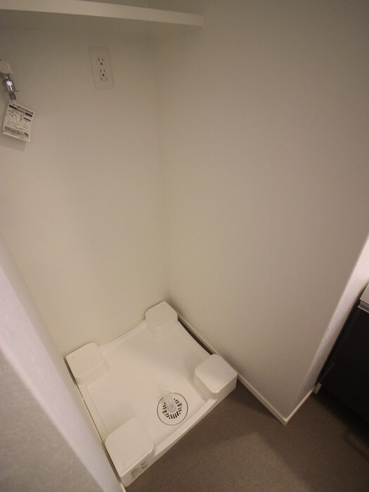 物件内観写真10　(洗濯機置場)