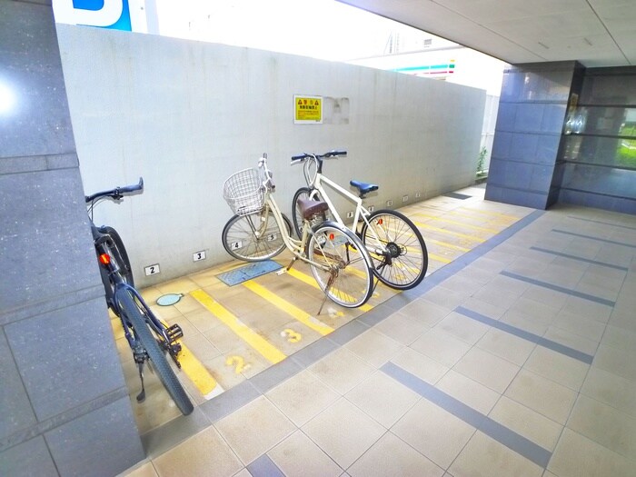物件外観写真4　(駐輪場)