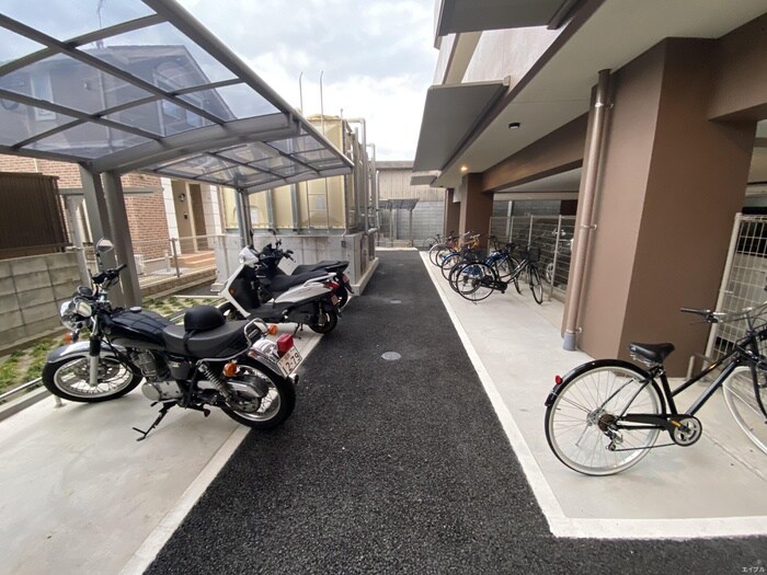 物件外観写真4　(駐輪場)