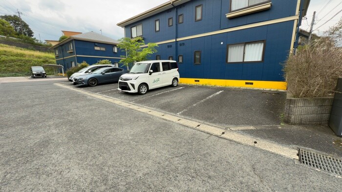 物件外観写真2　(駐車場)