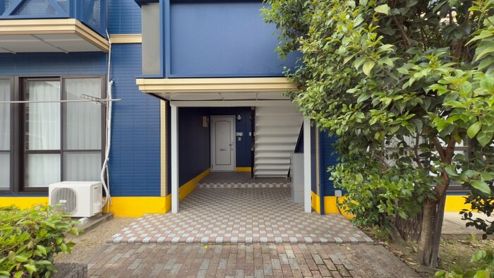 物件外観写真4　(エントランス部分)