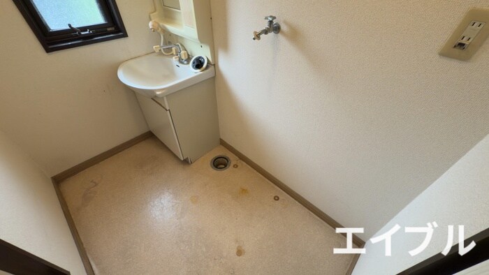 物件内観写真16　(洗濯機置場)