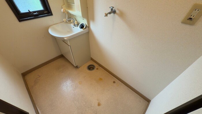 物件内観写真16　(洗濯機置場)