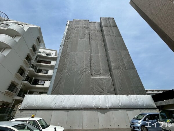 建築中