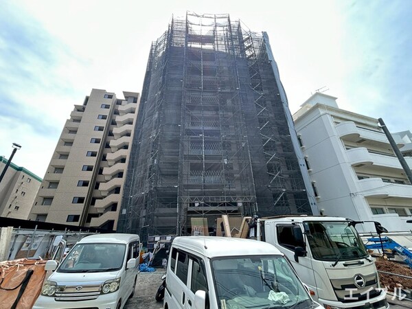 建築中