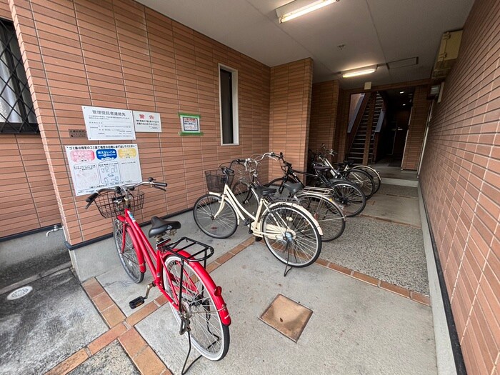 物件外観写真4　(駐輪場)