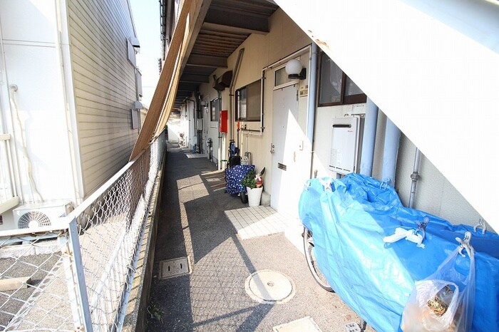 物件外観写真3　(エントランス部分)