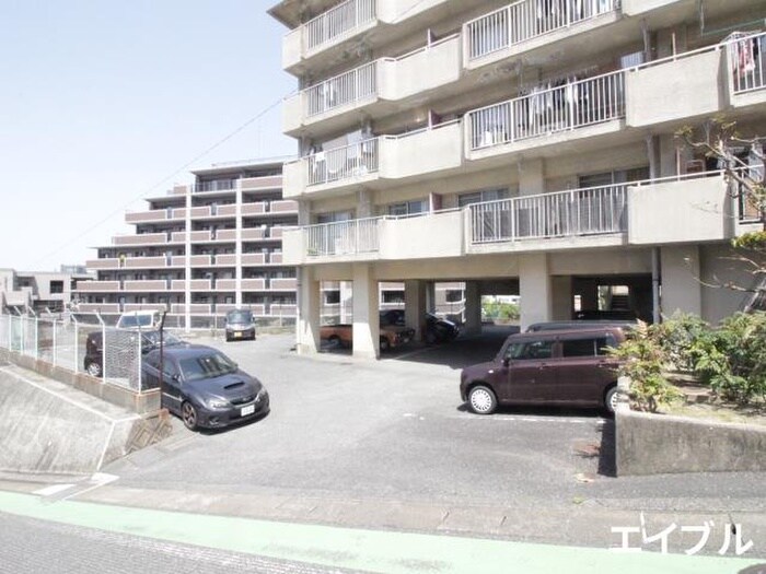 物件外観写真4　(駐車場)