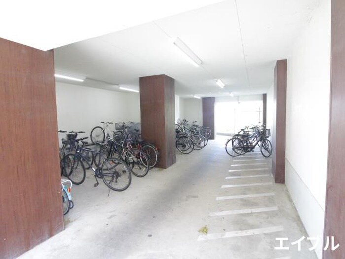 物件外観写真5　(駐輪場)