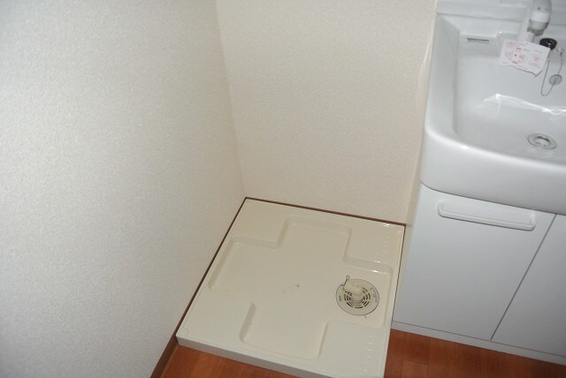 物件内観写真11　(洗濯機置場)