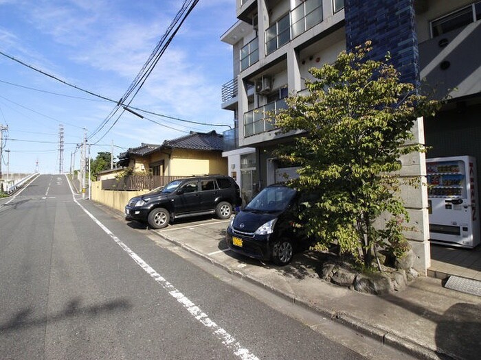 物件外観写真3　(駐車場)