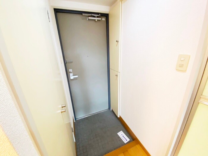 物件内観写真10　(玄関)