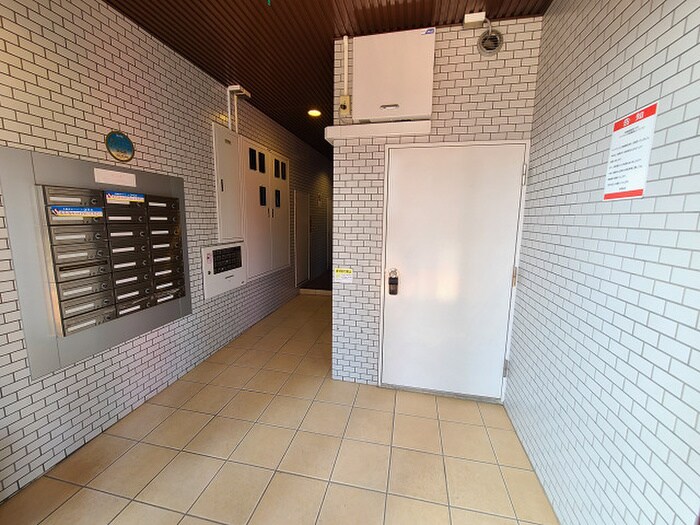 物件外観写真2　(エントランス部分)