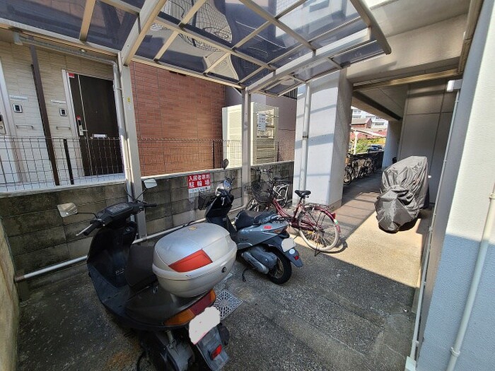 物件外観写真4　(駐輪場)