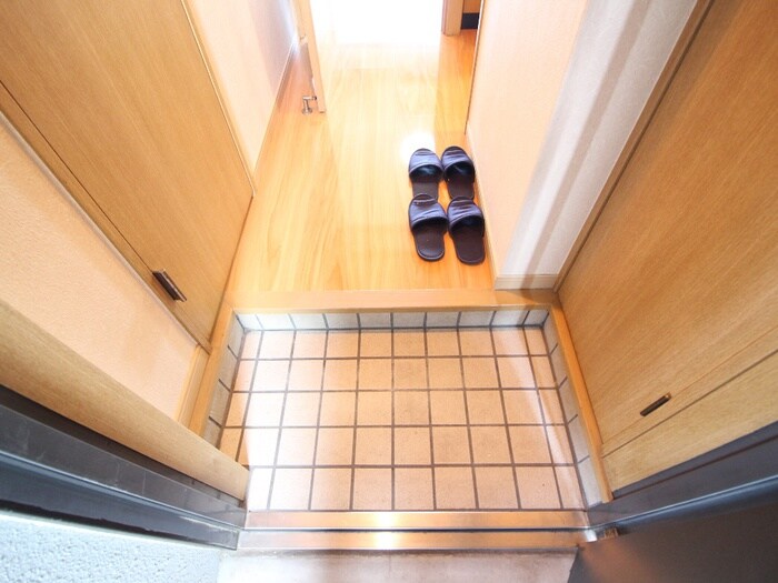 物件内観写真10　(玄関)