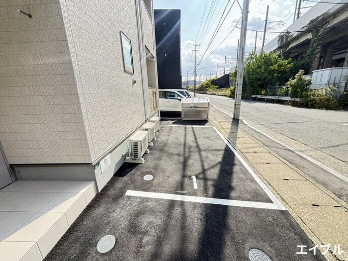 物件外観写真5　(駐車場)