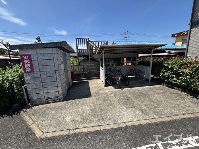 物件外観写真3　(駐輪場)