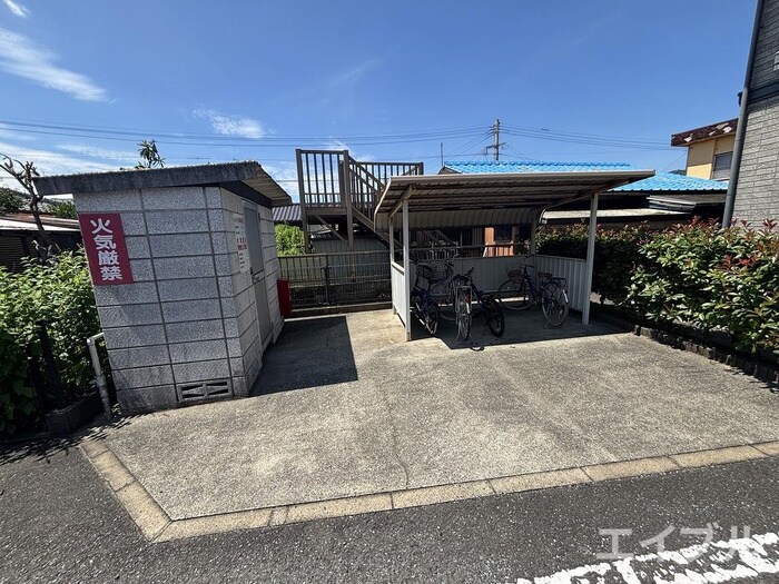 物件外観写真3　(駐輪場)