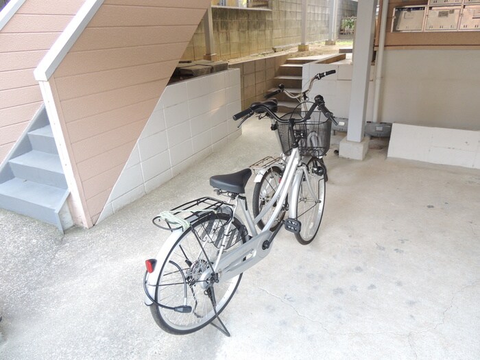 物件外観写真3　(駐輪場)