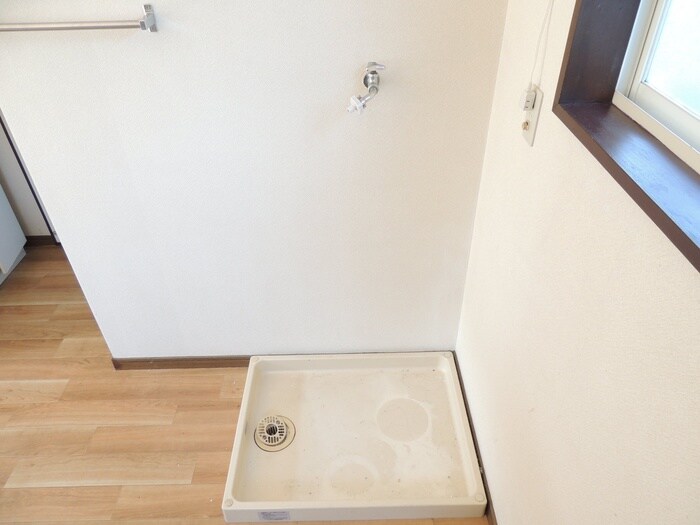 物件内観写真15　(洗濯機置場)