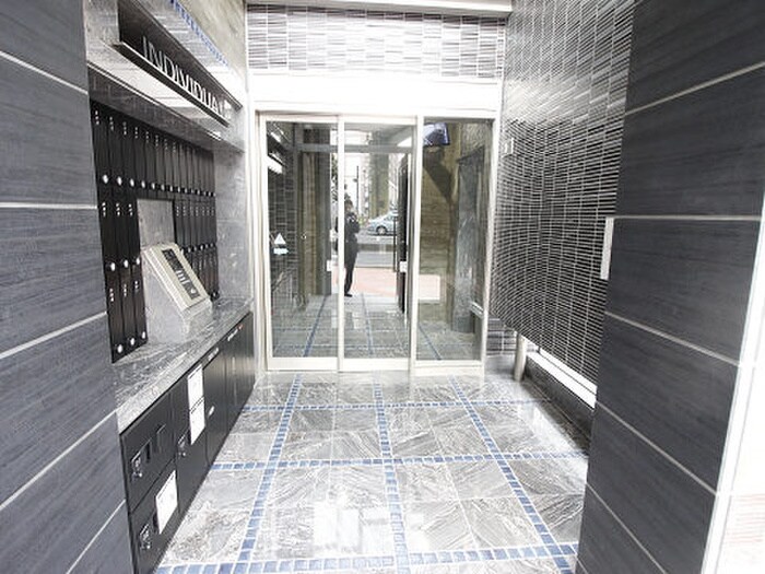 物件外観写真2　(エントランス部分)