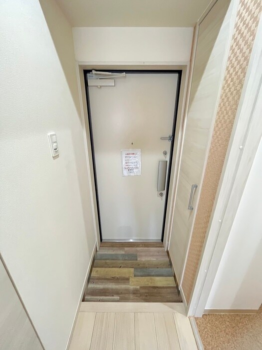 物件内観写真9　(玄関)