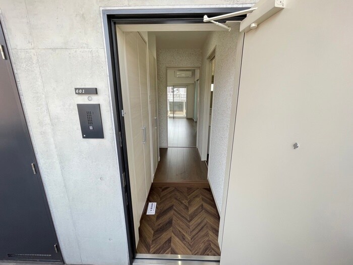 物件内観写真10　(玄関)