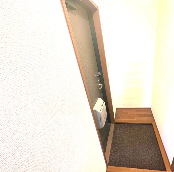 物件内観写真8　(玄関)