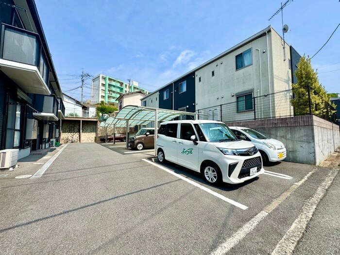物件外観写真3　(駐車場)