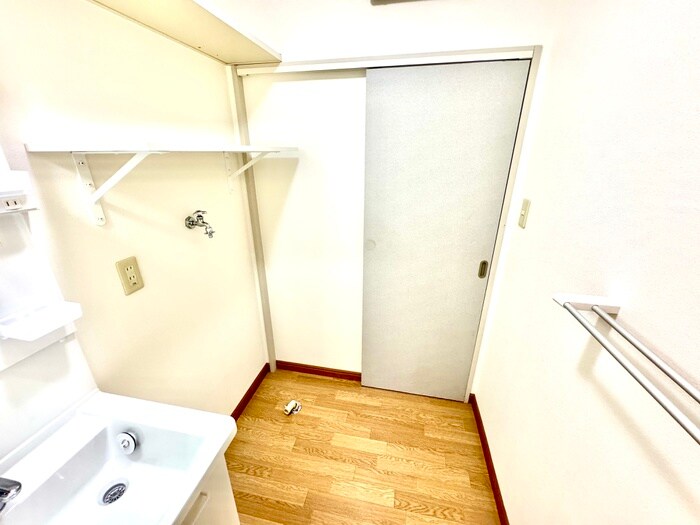 物件内観写真12　(洗濯機置場)