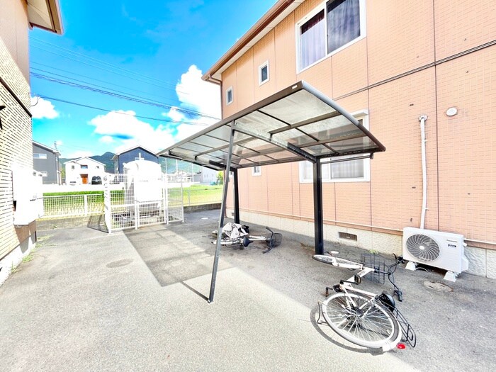 物件外観写真3　(駐輪場)