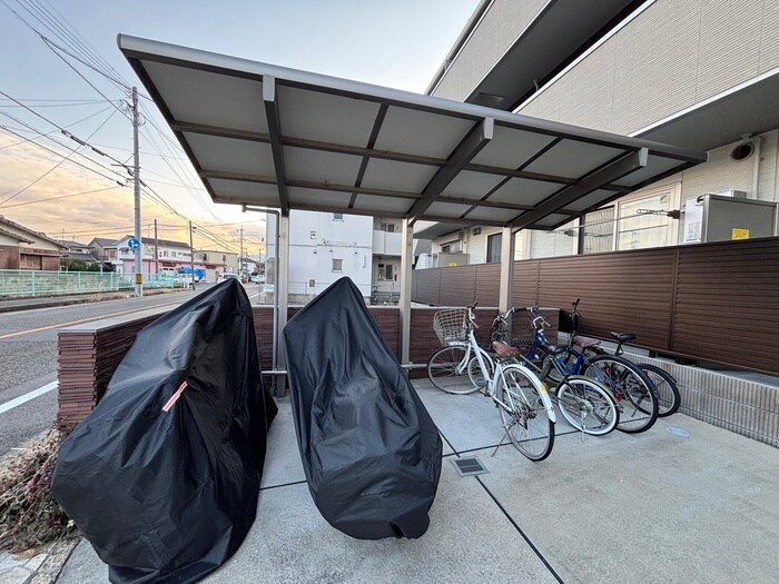 物件外観写真3　(駐輪場)