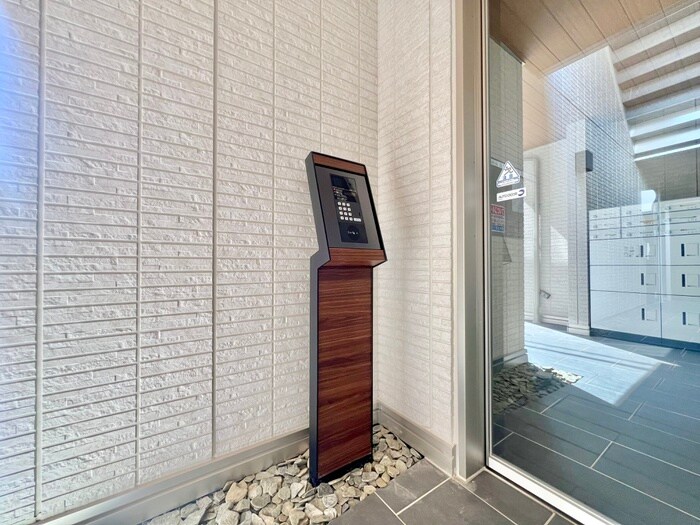 物件外観写真4　(エントランス部分)