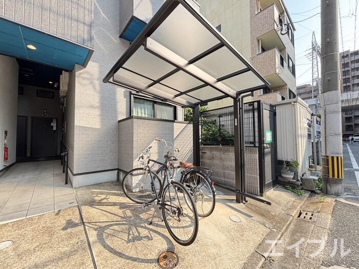 物件外観写真4　(駐輪場)