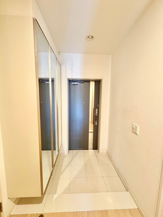 物件内観写真12　(玄関)