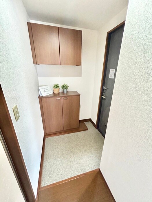 物件内観写真10　(玄関)