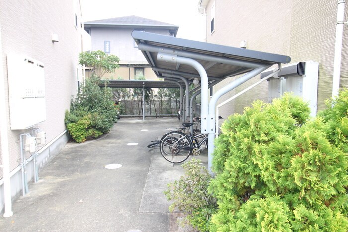 物件外観写真3　(駐輪場)