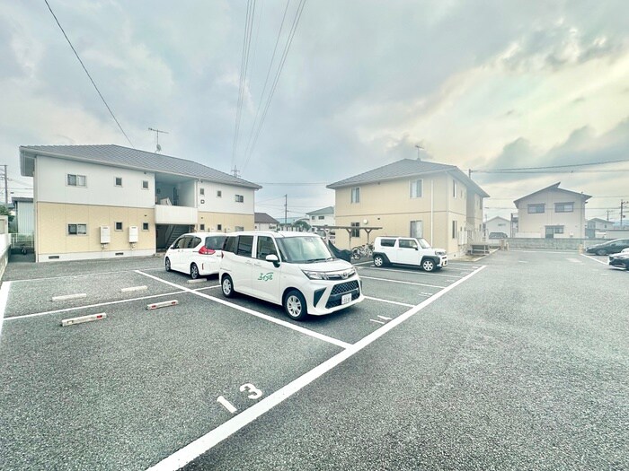 物件外観写真6　(駐車場)