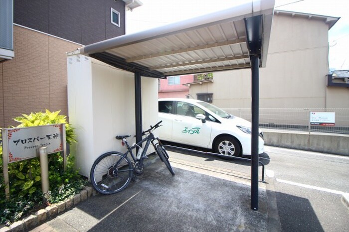 物件外観写真4　(駐輪場)