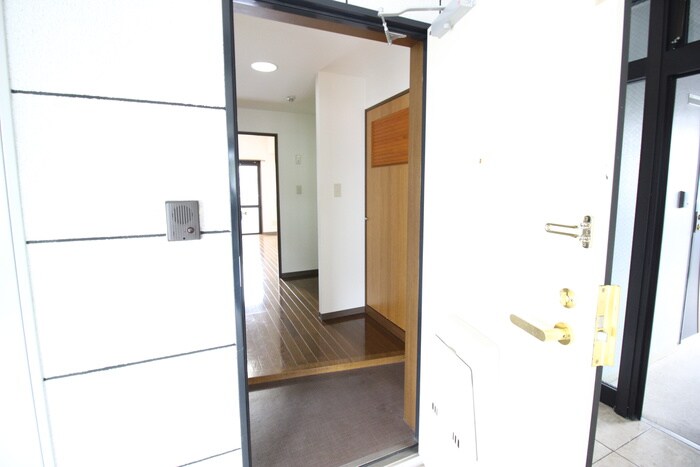 物件内観写真13　(玄関)