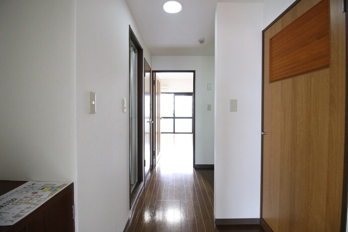 物件内観写真18　(廊下)