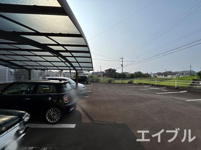 物件外観写真4　(駐車場)