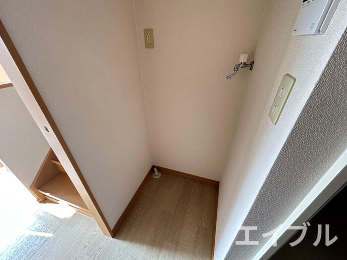 物件内観写真14　(洗濯機置場)
