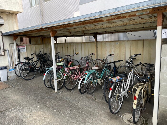 物件外観写真6　(駐輪場)