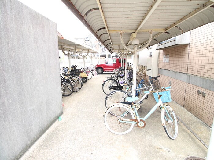 物件外観写真4　(駐輪場)