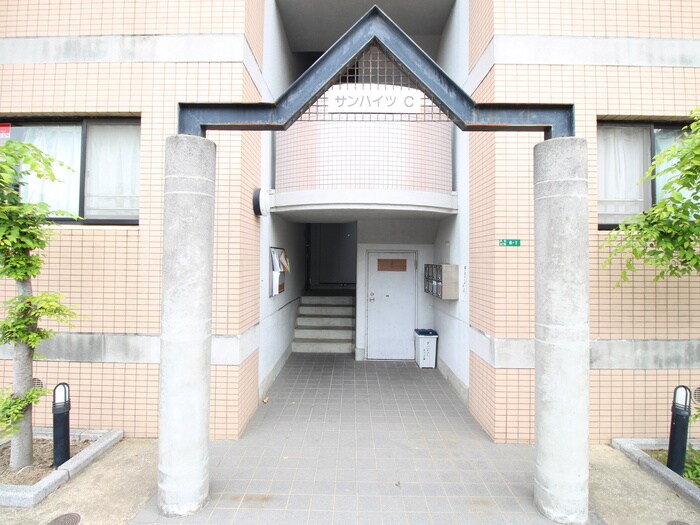 物件外観写真5　(エントランス部分)