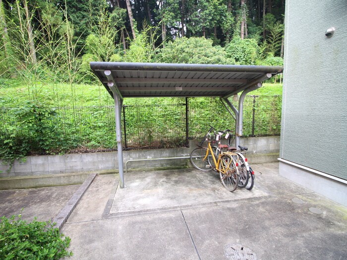 物件外観写真6　(駐輪場)