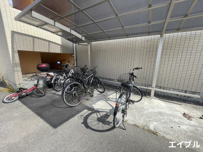 物件外観写真5　(駐輪場)